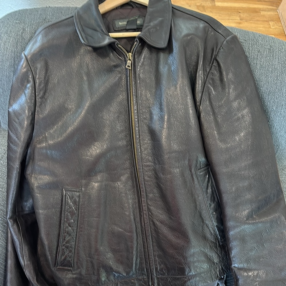 Banana, republic, leather jacket, men’s size large, in very good condition.